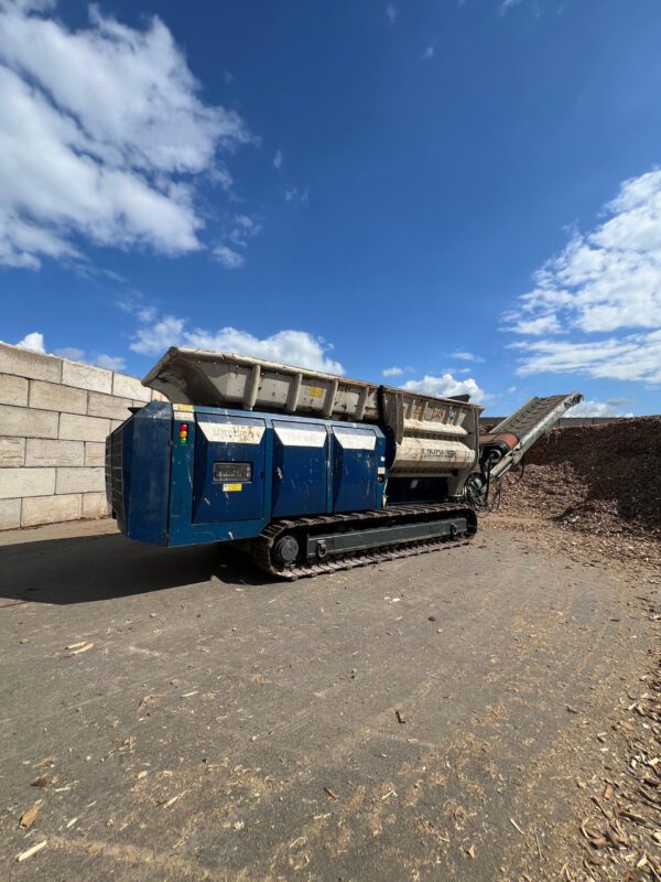 LindnerUrraco95IndustryShredder(2) Lindner Urraco 95